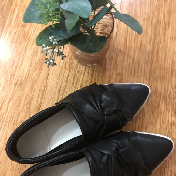 Vegan Leather Bow Sneakers 🎀 - Picture 1 of 3